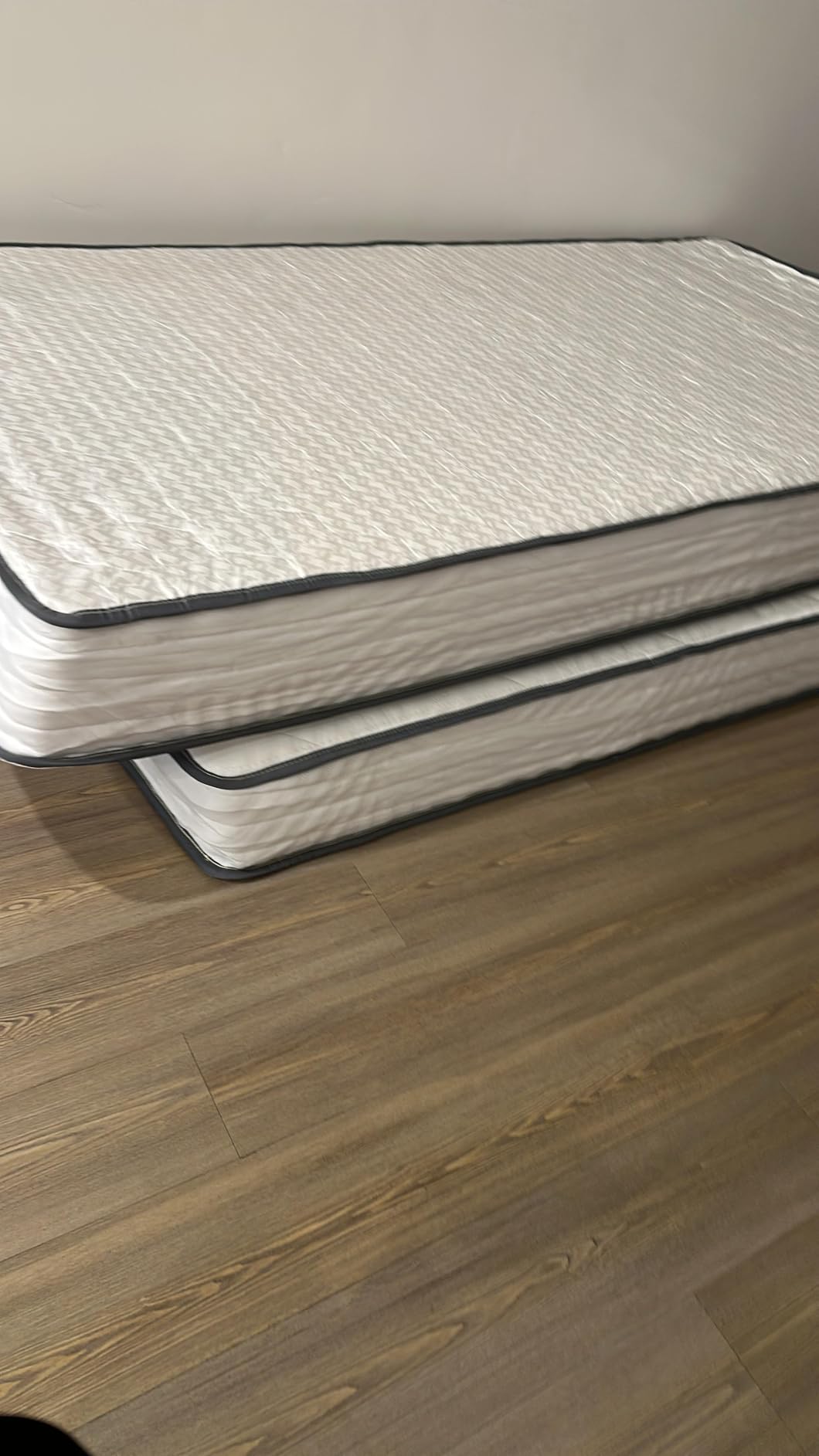 Novilla Twin XL Mattress, 8 Inch Twin XL Hybrid Mattress with Comfy Support, Bed Mattresses in a Box with Individual Pocket Springs for Motion Isolation & Pressure Relief, Certipur-Us Certified Customer Review Novilla Twin XL Mattress, 8 Inch Twin XL Hybrid Mattress with Comfy Support, Bed Mattresses in a Box with Individual Pocket Springs for Motion Isolation & Pressure Relief, Certipur-Us Certified - Customer Photo 1