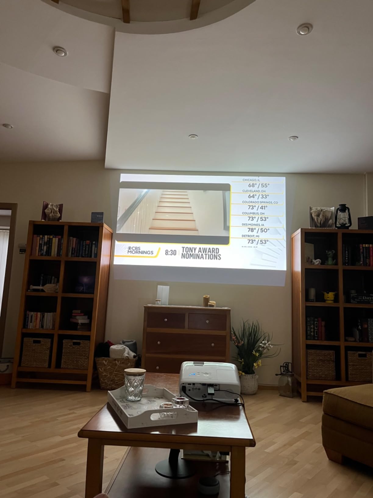 Home Cinema 980 3-Chip 3LCD 1080p Projector 4,000 Lumens Color and White Brightness, Streaming/Gaming/Media Room, Built-In Speaker, Auto Picture Skew, 16000:1 Contrast, 2 HDMI Ports customer photo 2
