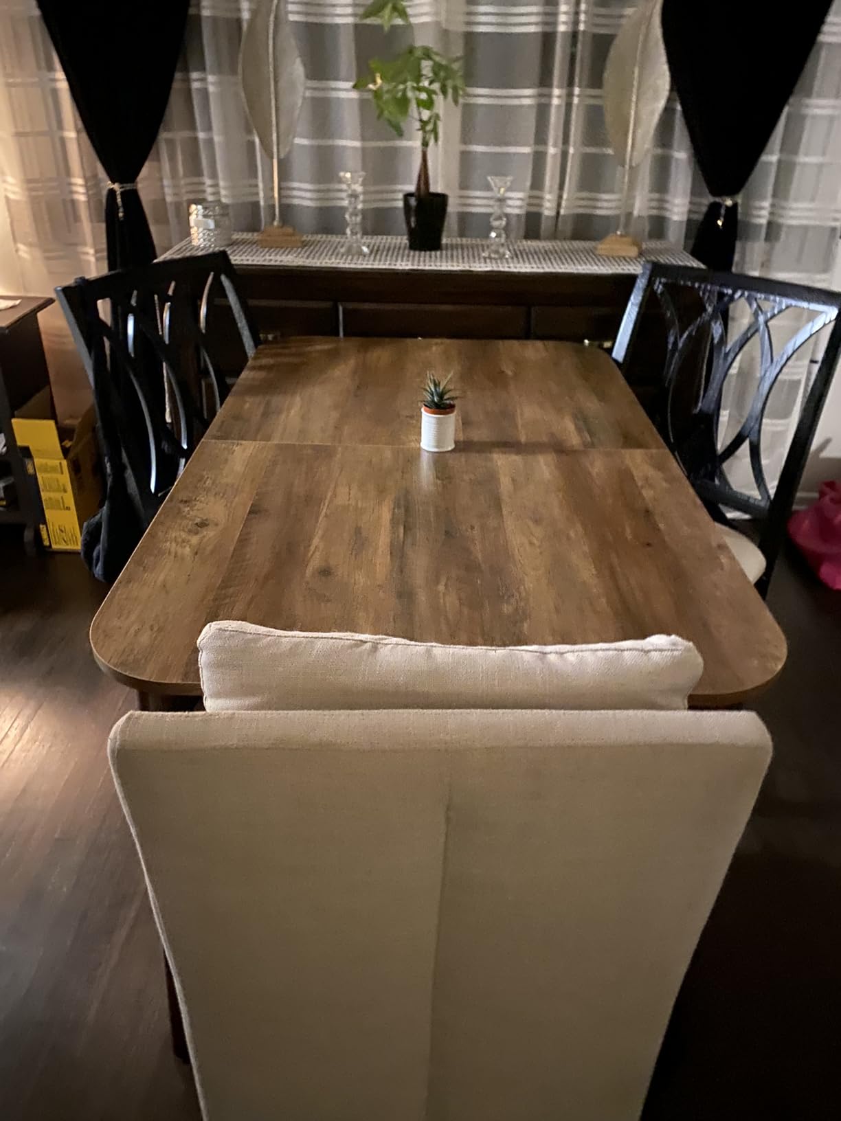 VASAGLE MAEZO Collection - Extendable Dining Table for 4/6/8, Kitchen Table with Tapered Legs, Curved Transitions, for Dining Room, Kitchen, Home Office, Honey Brown UKDT090K01V1 Customer Review VASAGLE MAEZO Collection - Extendable Dining Table for 4/6/8, Kitchen Table with Tapered Legs, Curved Transitions, for Dining Room, Kitchen, Home Office, Honey Brown UKDT090K01V1 - Customer Photo 1