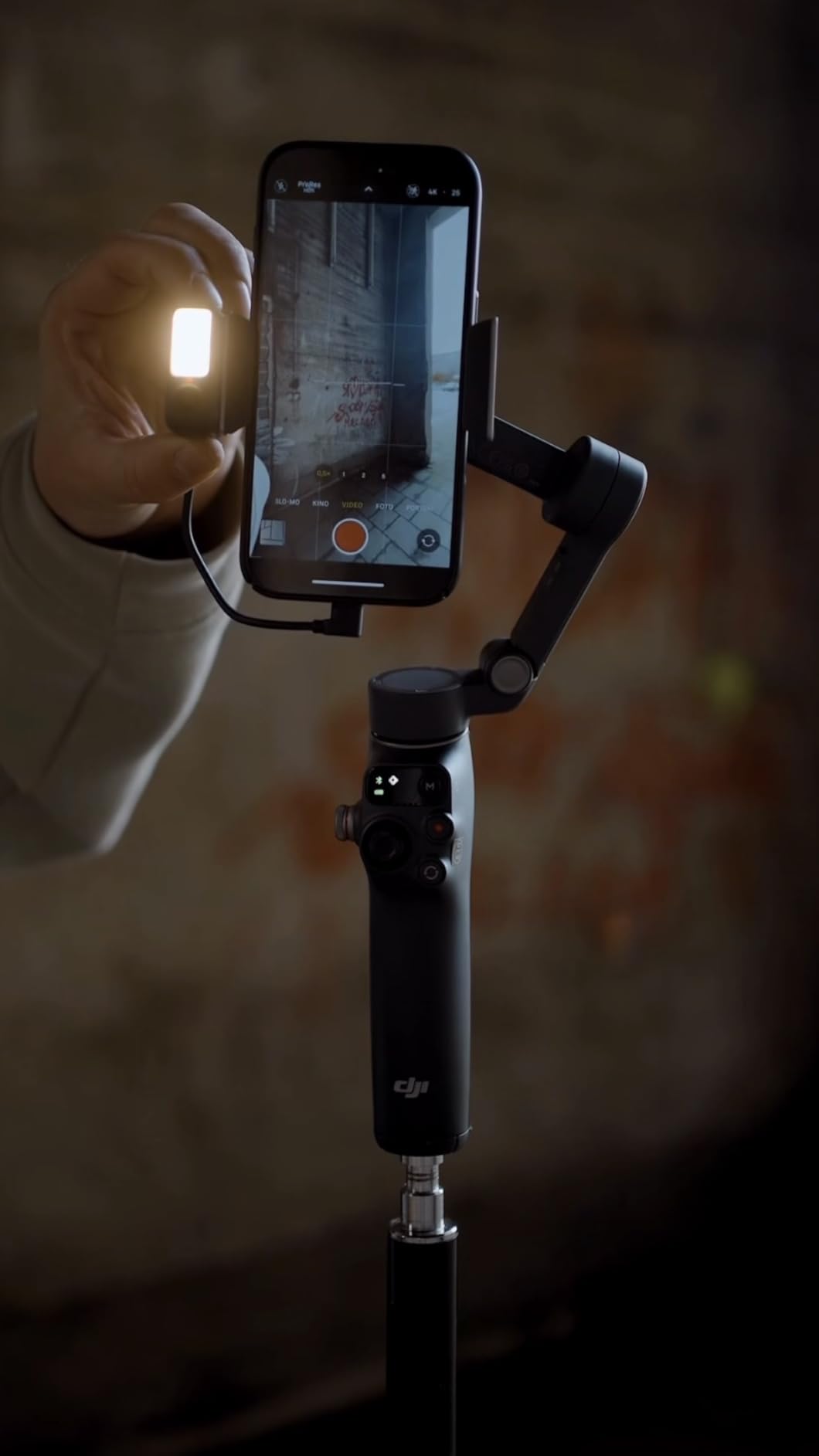 Osmo Mobile 8 Gimbal Stabilizer for Phone, Native Tracking with Audio & Lighting, 360° Pan Rotation, Built-in Extension Rod & Tripod, 10h Battery, Extension Rod, Robust 3-Axis Stabilization - Customer Photo 2