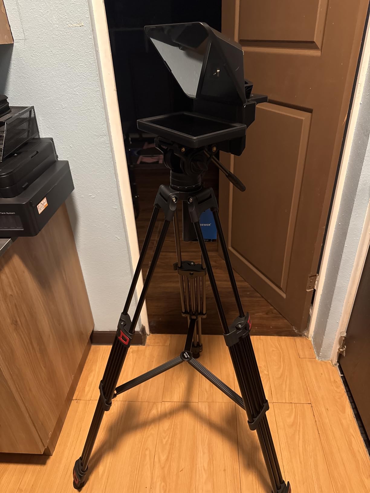 NEEWER Video Tripod with Fluid Head, Heavy Duty Aluminum Compact Portable Camera Tripod Stand for DSLR Camcorder Compatible with DJI Gimbals Compatible with Manfrotto QR Plates, Max Load 13.2 lb, TP73 Customer Review NEEWER Video Tripod with Fluid Head, Heavy Duty Aluminum Compact Portable Camera Tripod Stand for DSLR Camcorder Compatible with DJI Gimbals Compatible with Manfrotto QR Plates, Max Load 13.2 lb, TP73 - Customer Photo 3