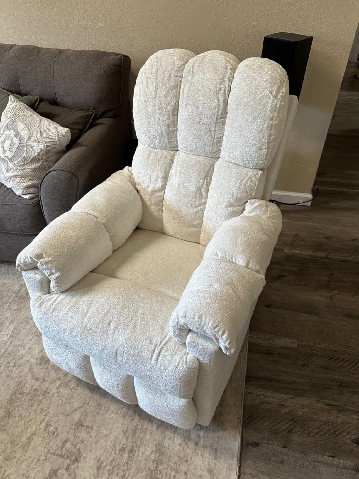 Korser Recliner Chair, Swivel Rocker Recliner Chair for Adults, Small Recliners for Small Spaces, Upholstered Manual Recliner with Side Pockets, Nursery Rocking Chair for Living Room, Chenille, Beige Customer Review Korser Recliner Chair, Swivel Rocker Recliner Chair for Adults, Small Recliners for Small Spaces, Upholstered Manual Recliner with Side Pockets, Nursery Rocking Chair for Living Room, Chenille, Beige - Customer Photo 2