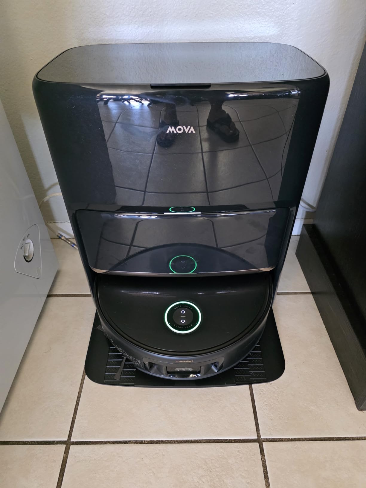 Mova Z60 Ultra Roller Complete Robot Vacuum and Mop, 28,000Pa Suction, 3.14in Obstacle Crossing, AutoShield for Carpet Protection, Zero Tangling Duobrush, Extendable Roller & Side Brush - Customer Photo 2