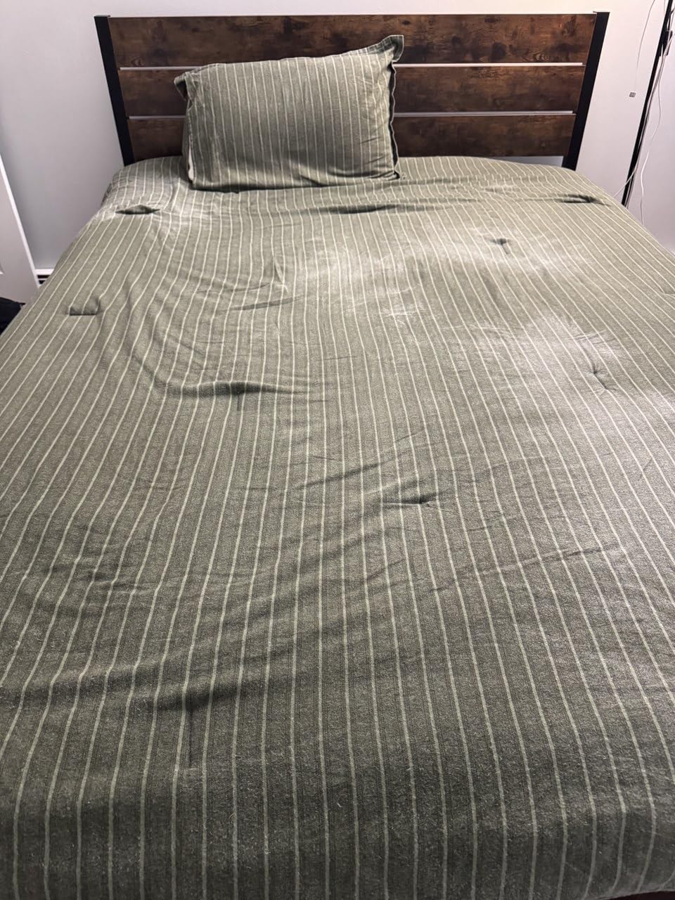 Emerspring Queen Mattress 12 Inch Hybrid Memory Foam Mattress in a Box with Individual Pocket Innerspring for Motion Isolation & Pressure Relief, Edge Support, Medium Firm - Customer Photo 1