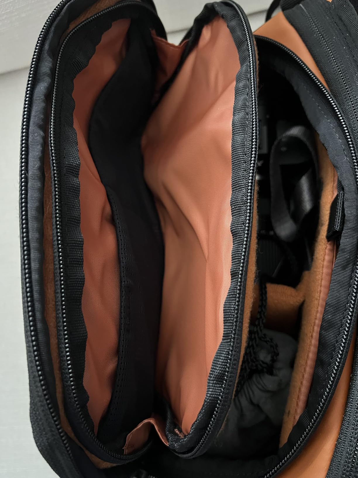 WANDRD All New ROGUE Sling V2: Weather-Resistant Everyday Carry Bag with Lightning Fast Access, Customizable Interior, Laptop Sleeve & Tripod Pocket - Minimalist Crossbody for Travel, EDC & Creators Customer Review WANDRD All New ROGUE Sling V2: Weather-Resistant Everyday Carry Bag with Lightning Fast Access, Customizable Interior, Laptop Sleeve & Tripod Pocket - Minimalist Crossbody for Travel, EDC & Creators - Customer Photo 3
