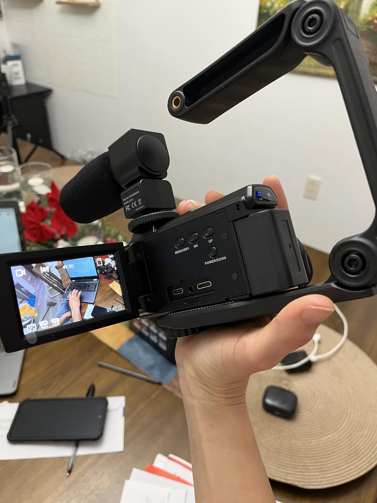8K Video Camera Camcorder 2025 Latest 88MP Ultra HD Video Cameras Wifi Vlogging Camera for YouTube 18X Digital Video Cameras with 32G Card Microphone 6-Axis Anti-Shake IR Night Vision Video Recorder customer photo 2