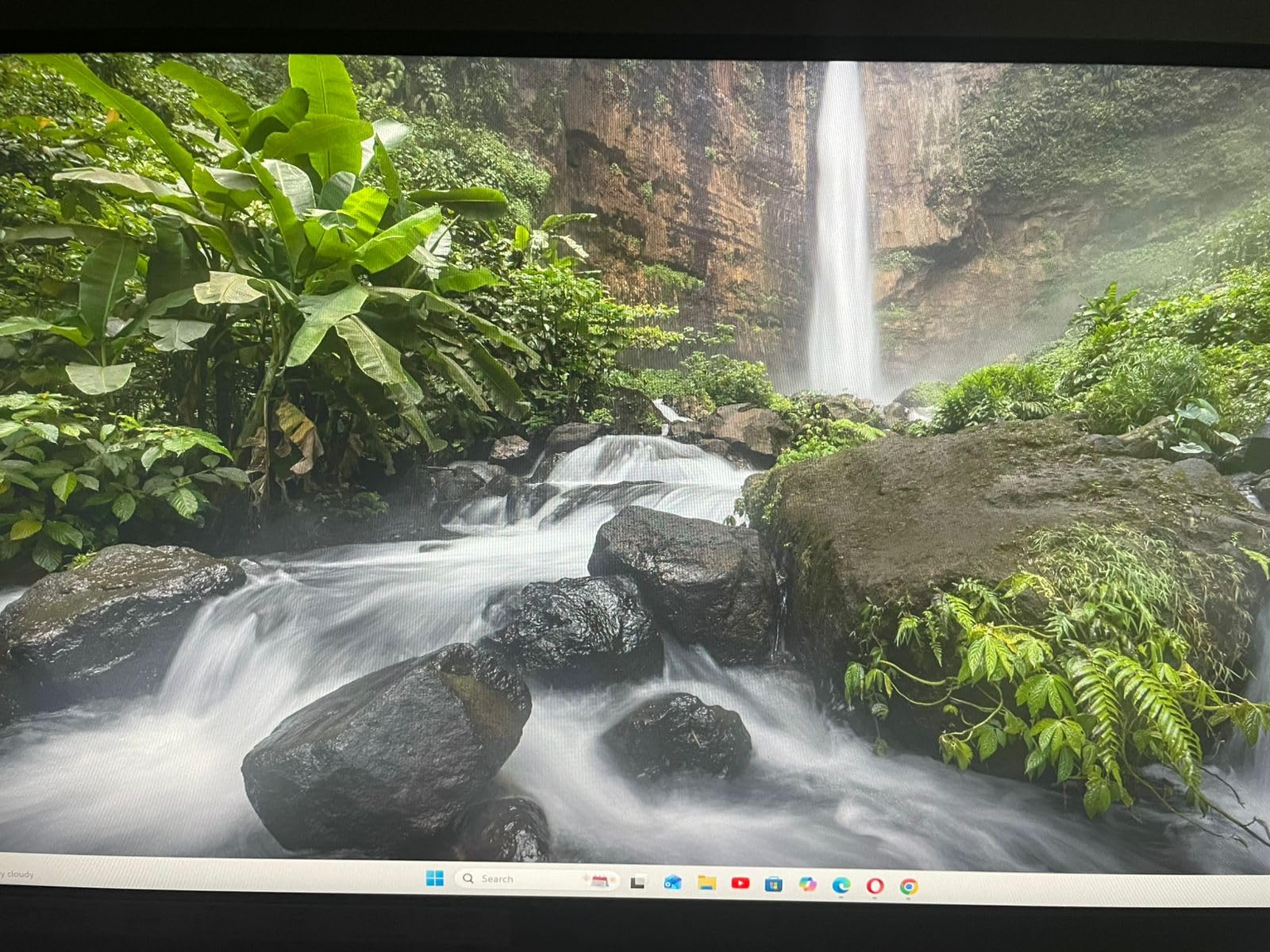 Sceptre New 22-Inch Gaming Monitor, FHD 1080p, Up to 144Hz, HDMI, DisplayPort, Built-in Speakers, Machine Black (E225W-FW144 Series, 2026) customer photo 2