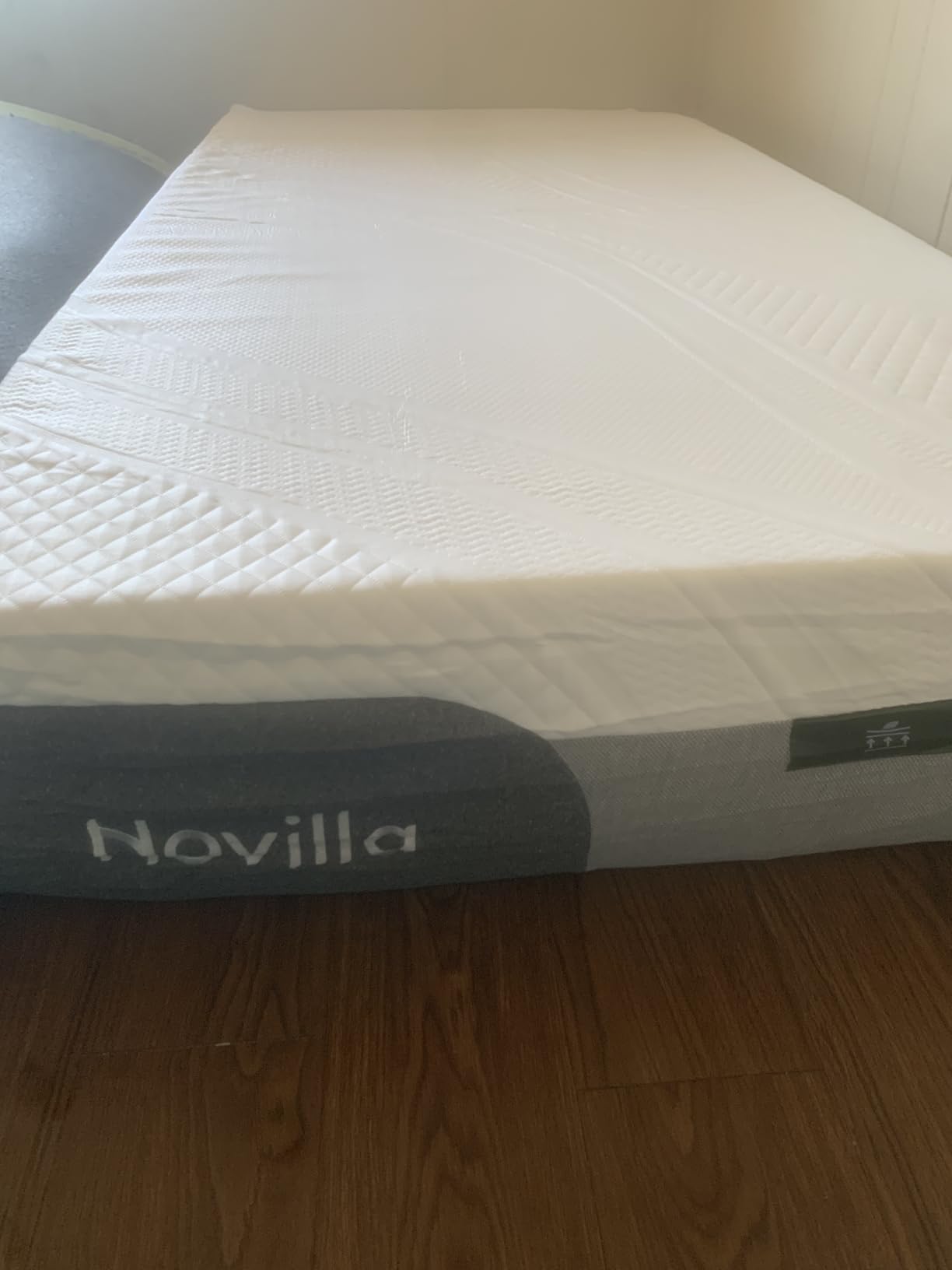 Novilla 14 Inch Queen Size Gel Memory Foam Mattress in a Box, Cooling Night Sleep & Spinal Support, Grey, CertiPUR-US Certified Customer Review Novilla 14 Inch Queen Size Gel Memory Foam Mattress in a Box, Cooling Night Sleep & Spinal Support, Grey, CertiPUR-US Certified - Customer Photo 2