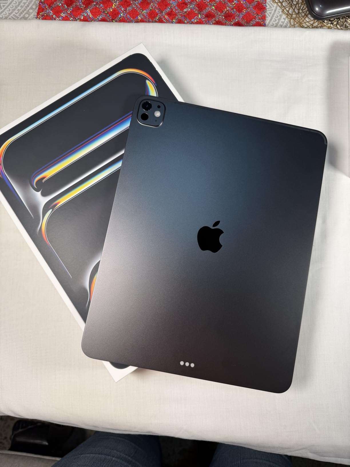 Apple iPad Pro 13-inch (M5): Ultra Retina XDR Display, 256GB, Landscape 12MP Front Camera/12MP Back Camera, LiDAR Scanner, Wi-Fi 7 with Apple N1, Face ID, All-Day Battery Life — Space Black - Customer Photo 2