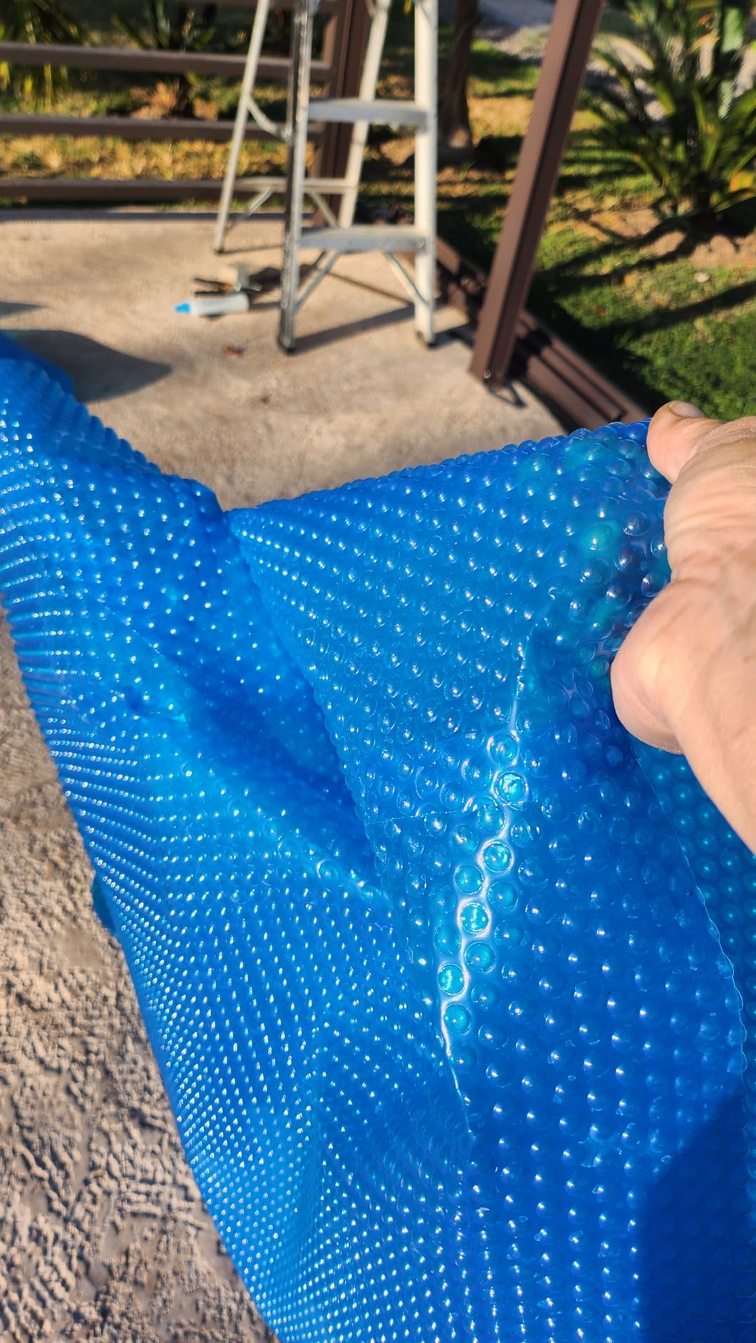 VEVOR Solar Pool Cover 24 ft, 16 Mil Round Solar Blanket Blue | for Inground & Above Ground Pools, PE Bubble Design, Cut-to-Fit Pool Cover for Heat Retention & Water Evaporation Reduction customer photo 1