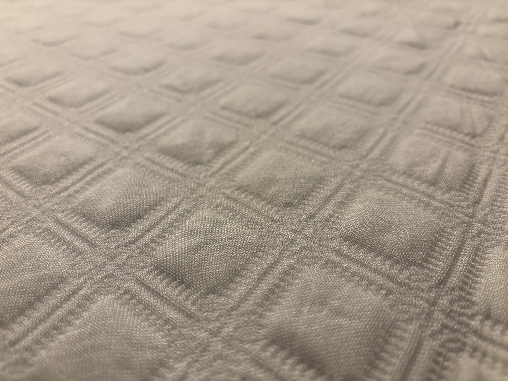 SafeRest Waterproof Queen Size Mattress Protector - Fitted with Stretchable Pockets - Machine Washable Cotton Blend Mattress Cover for Bed customer photo 2
