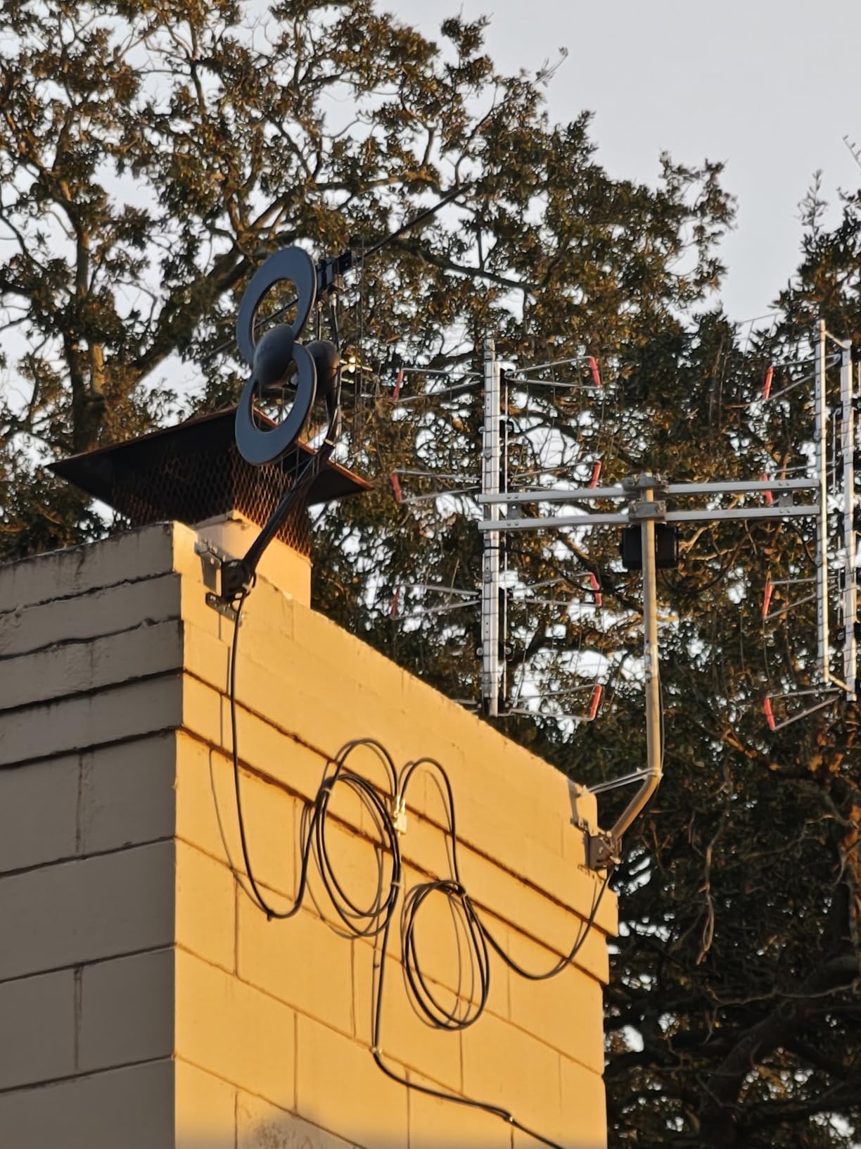 Antennas Direct 8-Element Bowtie UHF Outdoor HDTV Antenna, Multi-Directional, 70+ Mile Range, 4K 8K UHD NEXTGEN TV - w/All-Weather Mounting Hardware customer photo 2