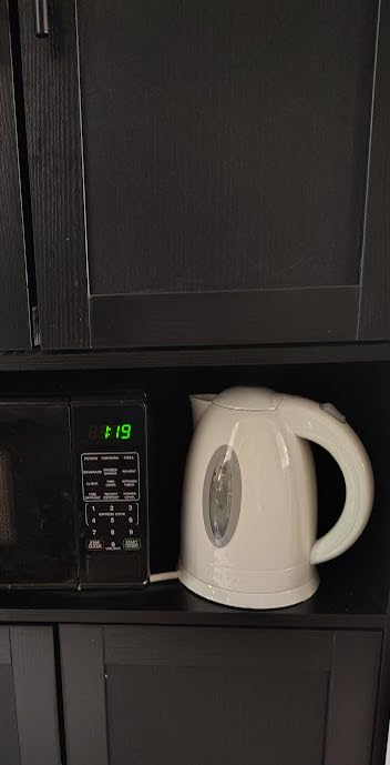 OVENTE Electric Kettle, 1.7L Fast Boiling Water Heater for Coffee or Tea, BPA Free with Water Level Gauge, Auto Shut-Off, Boil-Dry Protection, Indicator Light and Removable Filter, White KP72W customer photo 1