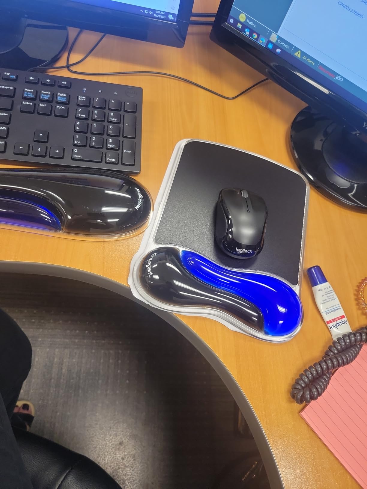 Kensington Duo Gel Mouse Pad with Wrist Rest, Ergonomic Wrist Support for Pain Relief, Comfortable Non-Skid Gel Pad for Computer, Laptop, Office & Home 9.6 x 7.6 in, Blue customer photo 2
