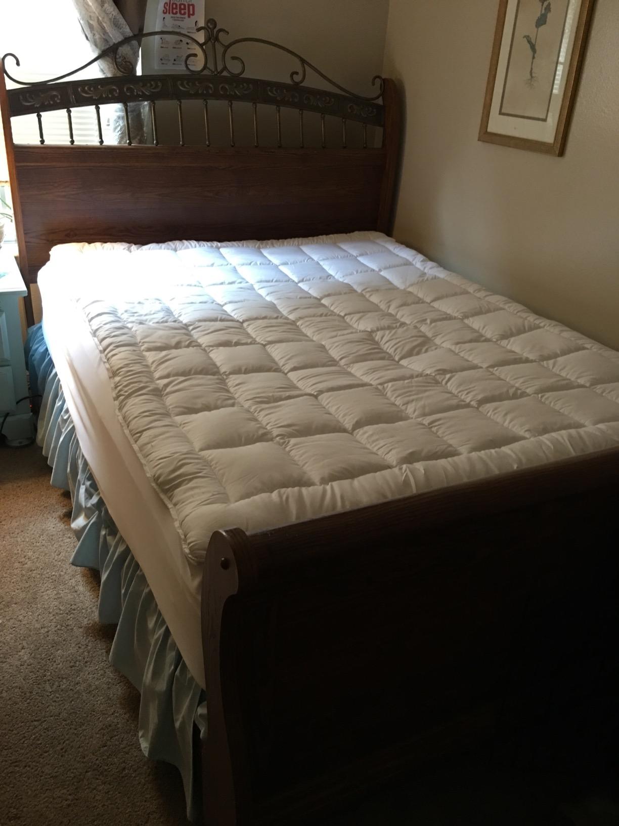 Queen Mattress Pad Cover Cooling Mattress Topper Pillow Top with Down Alternative Fill (8-21