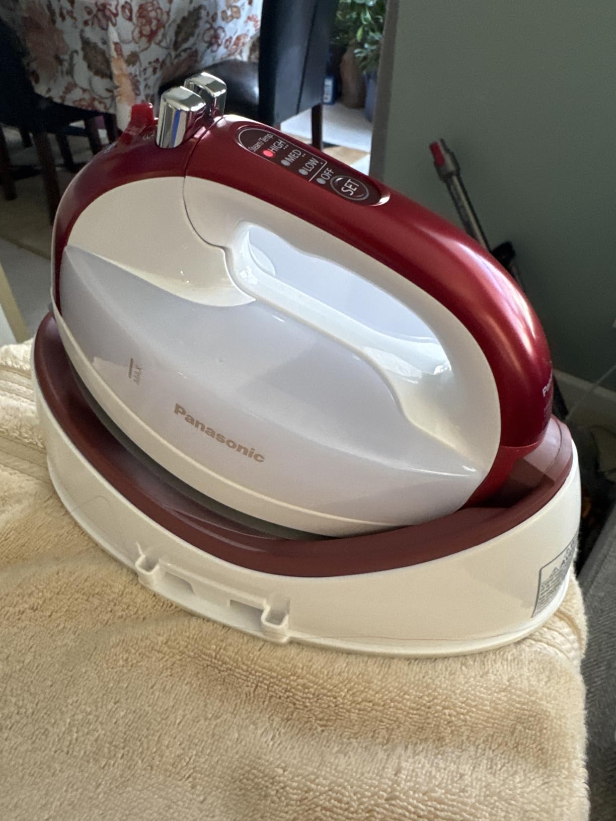 Panasonic Rose Gold 360 Freestyle Cordless Iron NI-WL607 - Portable Steamer for Clothes with Ceramic Charging Base, Vertical Steam Irons, Compact Heavy Duty Press Ironing Machine, 1500 Watts customer photo 1