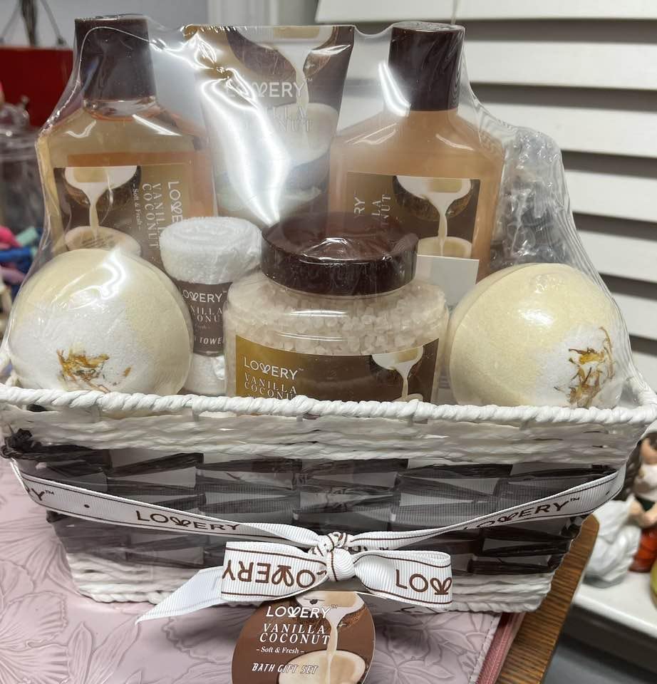 Gifts For Women Gift Basket for Women – 9 Piece Set of Vanilla Coconut Home Spa Set, Luxurious Valentines Day Gifts for Her, Bath and Body Sets Includes Fragrant Lotions, Large Bath Bombs, Coconut Oil Customer Review Gifts For Women Gift Basket for Women – 9 Piece Set of Vanilla Coconut Home Spa Set, Luxurious Valentines Day Gifts for Her, Bath and Body Sets Includes Fragrant Lotions, Large Bath Bombs, Coconut Oil - Customer Photo 2