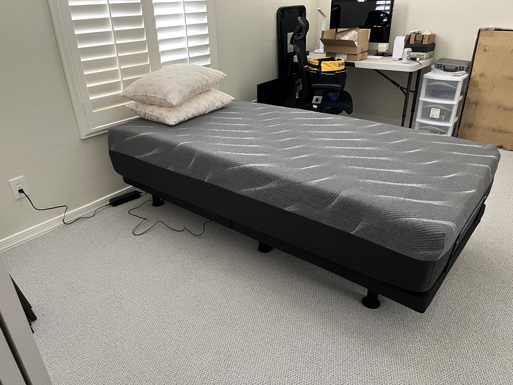 Sven & Son Classic Adjustable Bed Base, Head and Foot Lift, Massage, Under-Bed Lights, USB, Memory, Zero Gravity Smart Frame - Queen customer photo 2