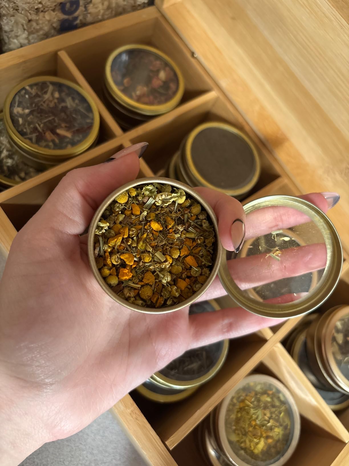 VAHDAM, Luxury Valentines Day Tea Gift Set | 24 Unique Loose Leaf Teas in Tin Caddies - Premium Tea Gift Box | Tea Gift Set | Valentines Day Gifts for Him & Her Customer Review VAHDAM, Luxury Valentines Day Tea Gift Set | 24 Unique Loose Leaf Teas in Tin Caddies - Premium Tea Gift Box | Tea Gift Set | Valentines Day Gifts for Him & Her - Customer Photo 1