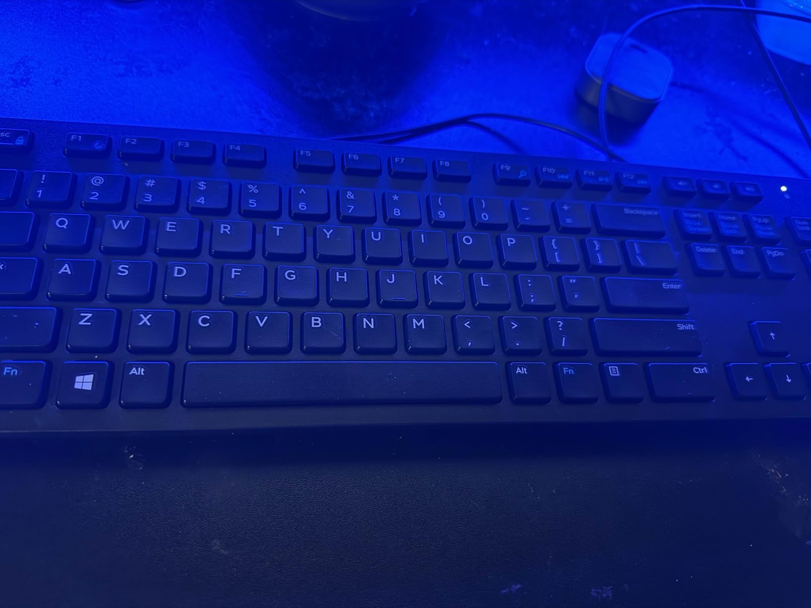 Amazon Basics Wired QWERTY Keyboard, Works with Windows, Plug and Play, Easy to Use with Media Control, Full-Sized, Black customer photo 2