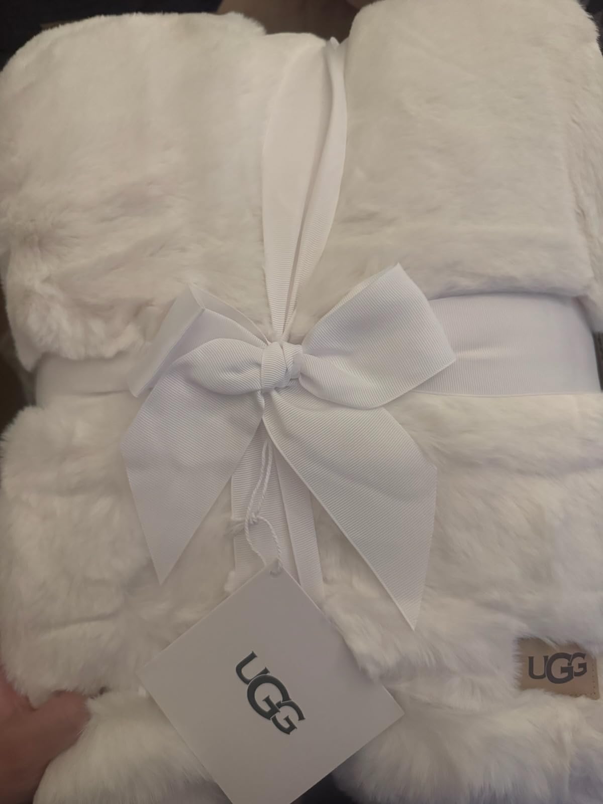 UGG Euphoria Faux Fur Throw Blanket, Warm Fluffy for Couch or Bed, Luxury Bedroom Decor, Blankets, Machine Washable, 50-inch x 70-inch, White Snow customer photo 2