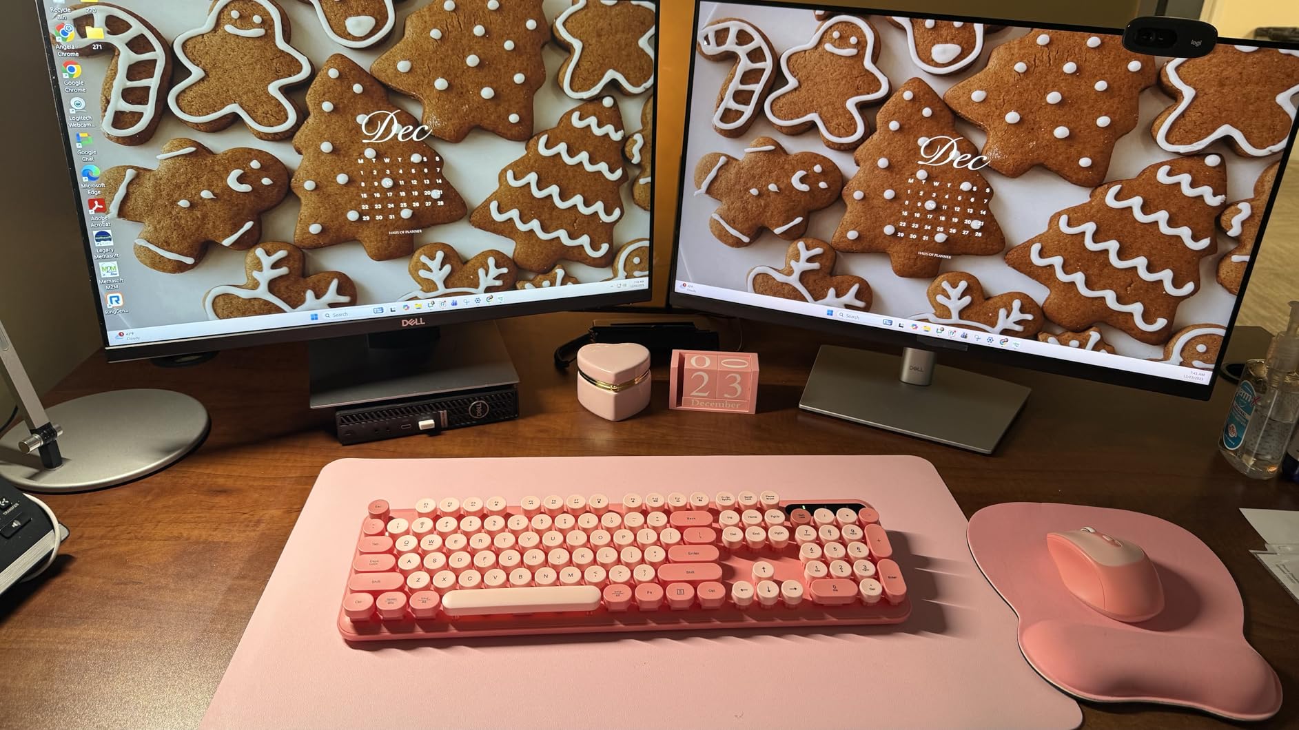 EooCoo Ergonomic Mouse Pad with Wrist Support, Mousepad with Memory Foam Wrist Rest and Non-Slip Base for Computer, Cafe, Home & Office, 9.64 x 8.26 in customer photo 2