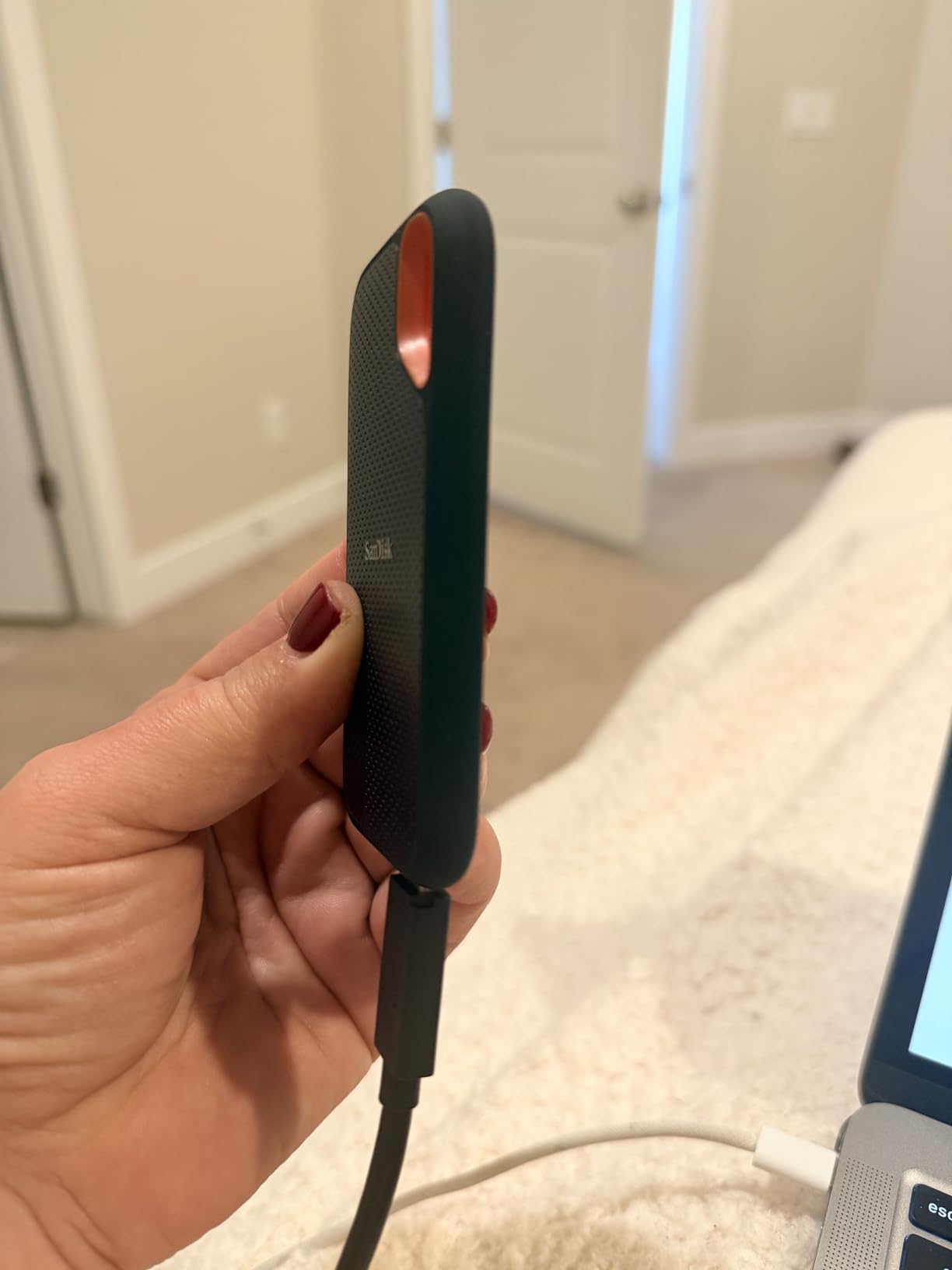 SanDisk 1TB Extreme Portable SSD - Up to 1050MB/s, USB-C, USB 3.2 Gen 2, IP65 Water and Dust Resistance, Updated Firmware - External Solid State Drive - SDSSDE61-1T00-G25 - Customer Photo 1