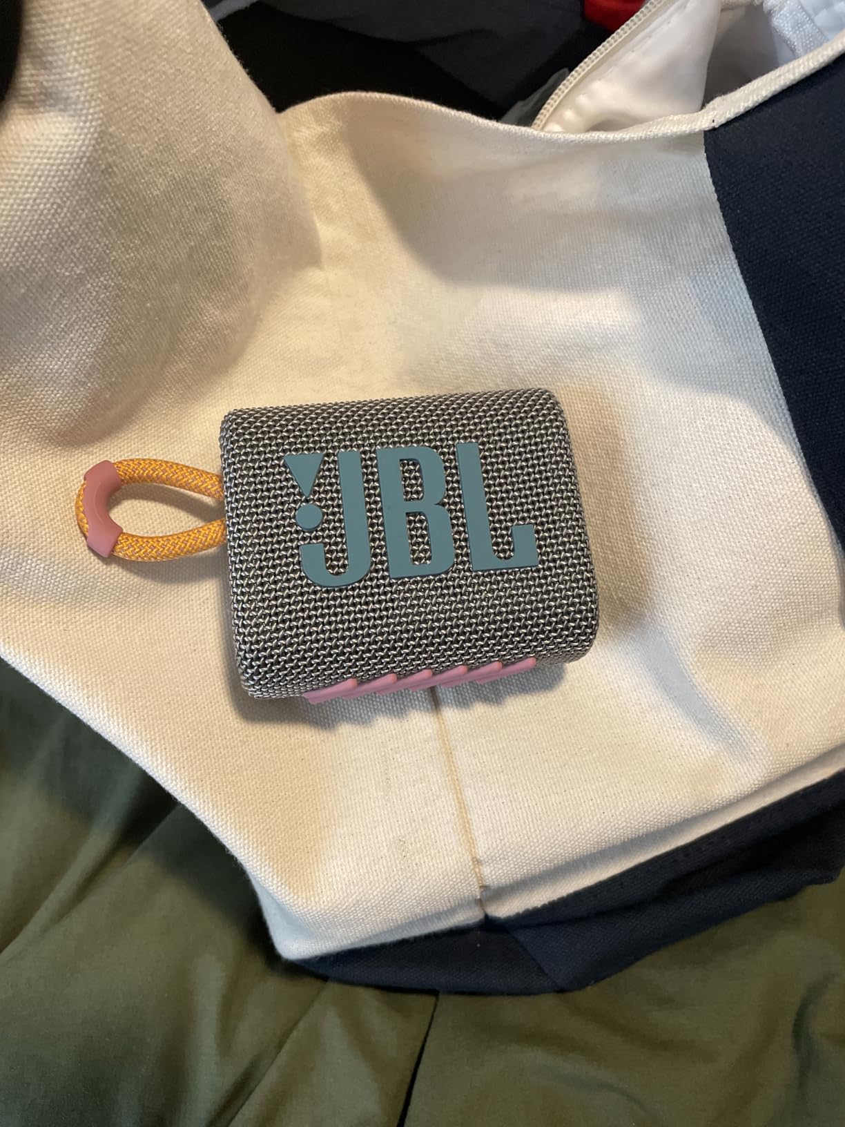 JBL Go 3 - Portable Mini Bluetooth Speaker, big audio and punchy bass, IP67 waterproof and dustproof, 5 hours of playtime, speaker for home, outdoor and travel (Black) Customer Review JBL Go 3 - Portable Mini Bluetooth Speaker, big audio and punchy bass, IP67 waterproof and dustproof, 5 hours of playtime, speaker for home, outdoor and travel (Black) - Customer Photo 1