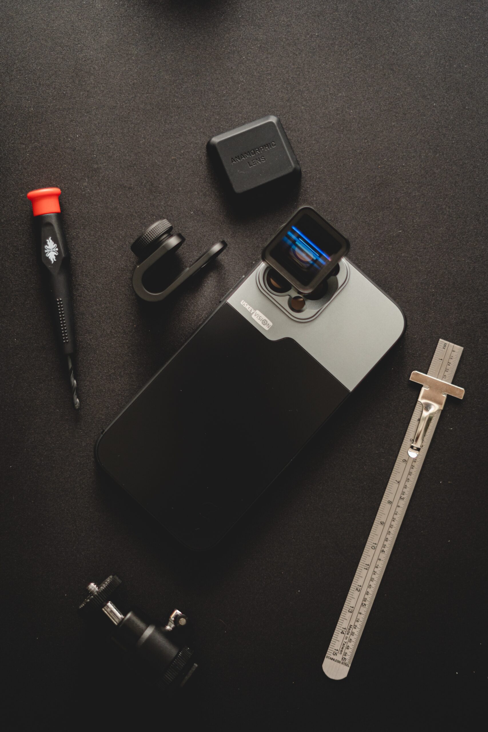 USKEYVISION 1.55X Anamorphic Lens Filmmaking 2.76:1 Ratio Lens for iPhone 15/14/13 Mini/Pro/Max Andorid Smartphone Lens Compatible w/FilmicPro FotorGear Promovie App(UVAL-1.55XS) Black customer photo 1