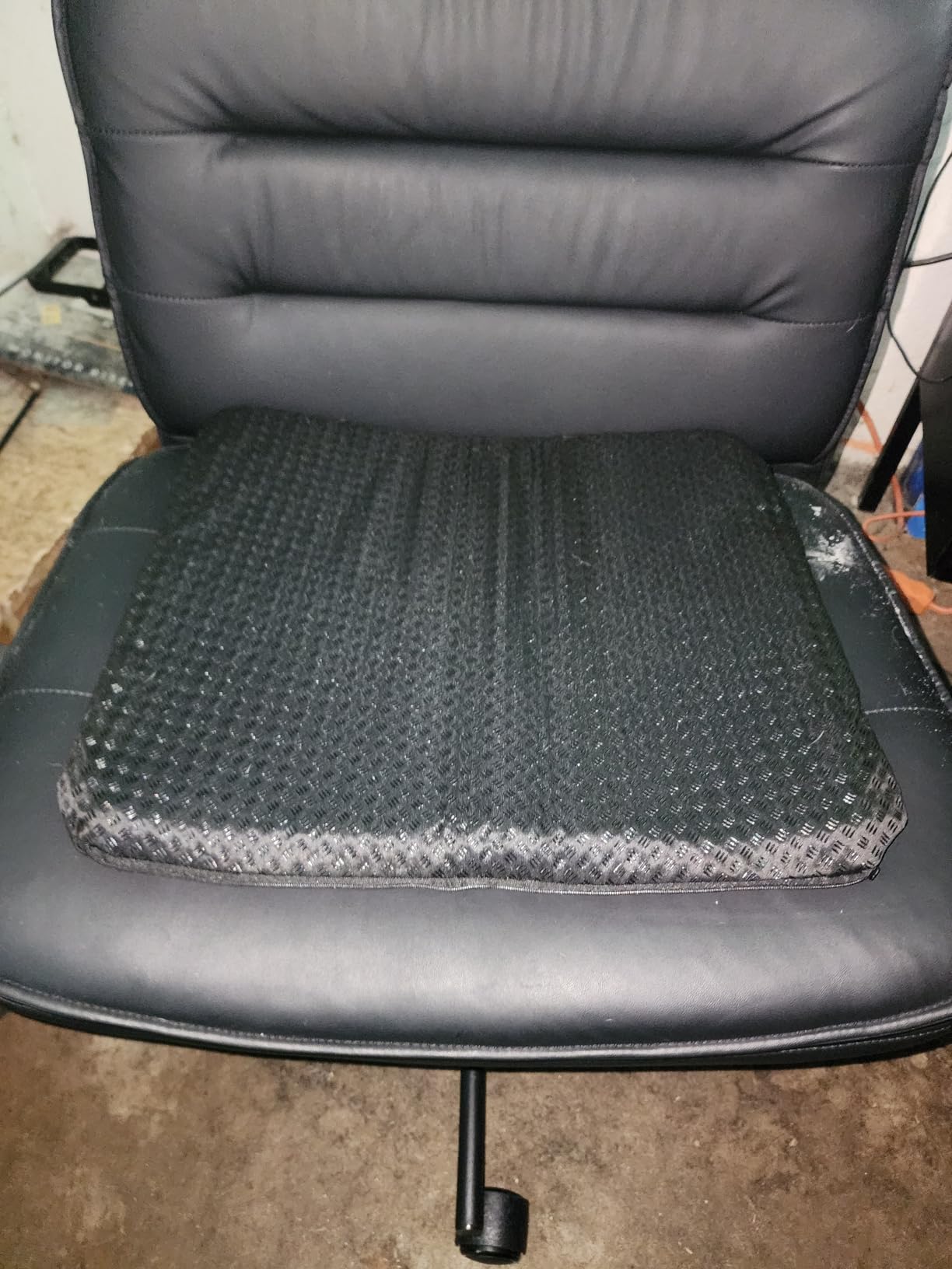Gel Seat Cushion, Cooling seat Cushion (Super Large & Thick), Breathable Honeycomb Design Absorbs Pressure Points Seat Cushion, Gel Cushion for Office Chair, Home Car seat Cushion for Wheelchair customer photo 2