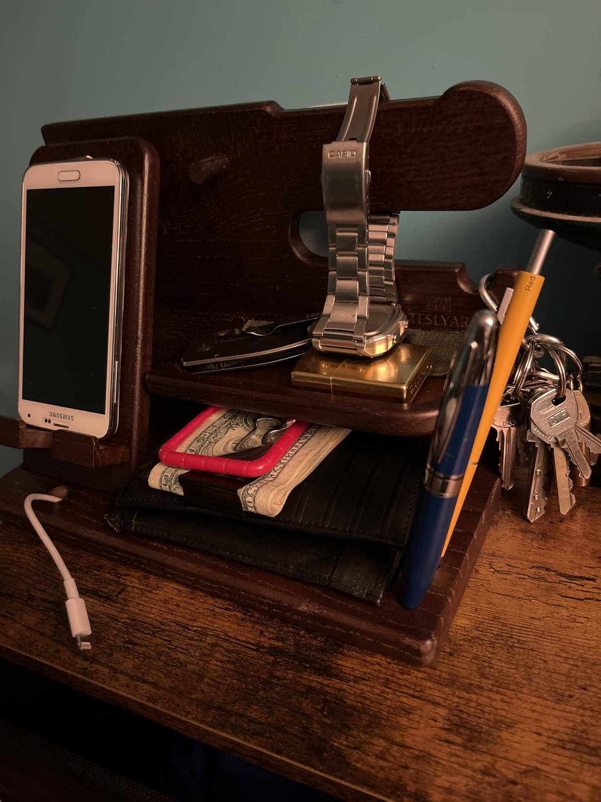 TESLYAR Wood Phone Docking Station for Men - Desk or Nightstand Organizer - Birthday Gifts for Husband or Dad - Anniversary Idea from Wife - Key Holder, Stand Wallet, Watch & Essentials (Earth Beige) Customer Review TESLYAR Wood Phone Docking Station for Men - Desk or Nightstand Organizer - Birthday Gifts for Husband or Dad - Anniversary Idea from Wife - Key Holder, Stand Wallet, Watch & Essentials (Earth Beige) - Customer Photo 2