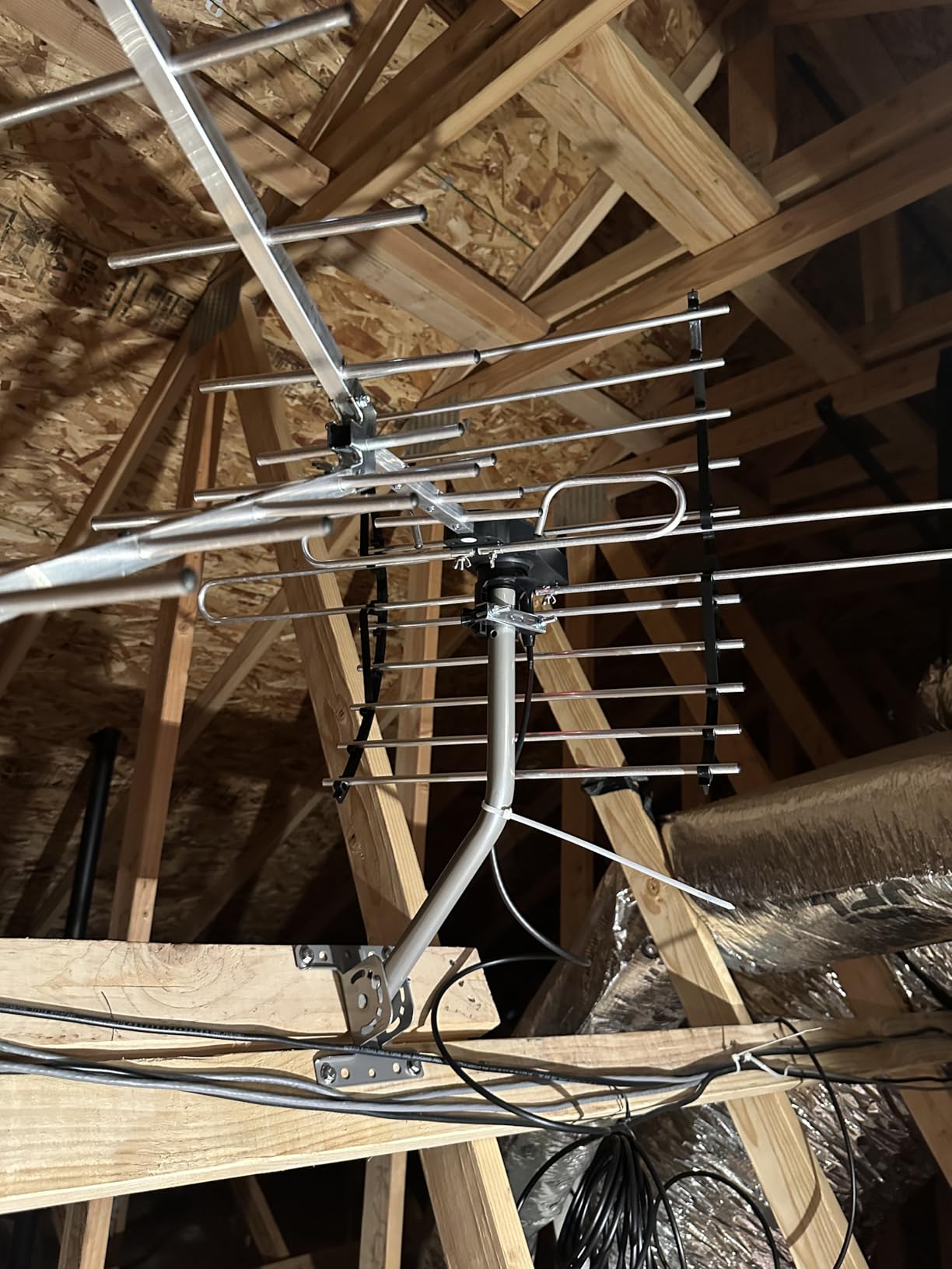 PIBIDI Digital HD TV Antenna, Amplified Attic/Outdoor Antenna, 360 Degree Rotation Wireless Remote, 4K 1080P VHF UHF, Mounting Pole Included, 200 Miles Range customer photo 2