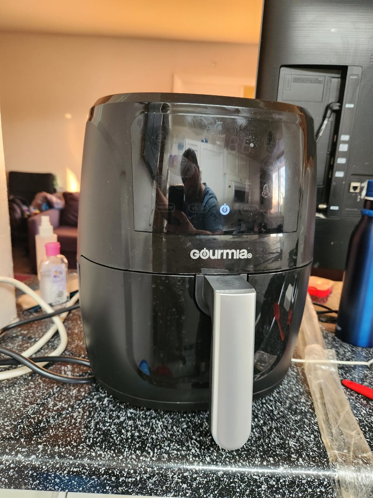 Gourmia Air Fryer - 6 Qt Large Capacity, FryForce 360, Digital Display with 12 Presets, Roast, Bake, Broil, Dehydrate, Dishwasher Safe Accessories, Black customer photo 1