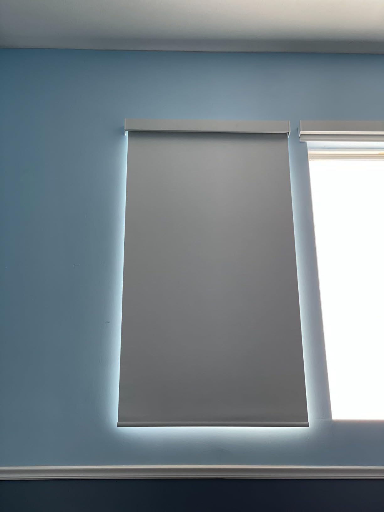 Motorized Roller Shade, 100% Blackout Smart Window Blinds Work with Homekit, Alexa, Google Home, Remote Control, Electric Blinds with USB/Solar Pannel Charging, Texture White customer photo 1