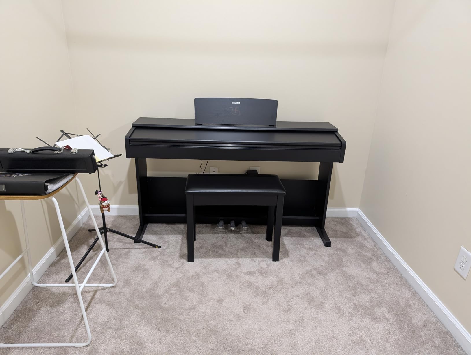 Yamaha Arius Series 88-Key Digital Piano, Weighted Graded Hammer 3 Action (GH3), CFX Concert Grand Piano Sound, Includes Bench, Dark Rosewood YDP165R customer photo 2