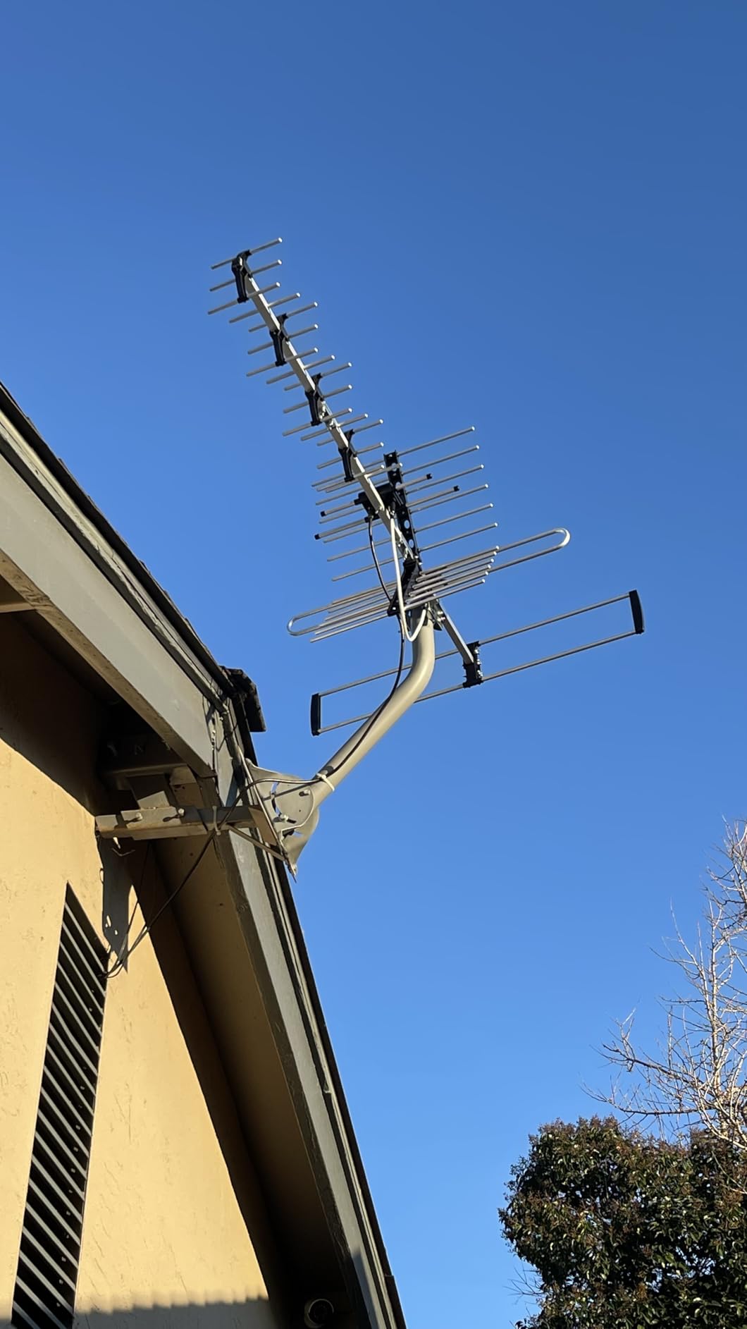 Five Star Outdoor HDTV Antenna up to 200 Mile Long Range, Attic or Roof Mount, Digital OTA Antenna for 4K 1080P VHF UHF Supports 4 TVs Installation Kit & J Mount, ATSC 3.0 Ready customer photo 2