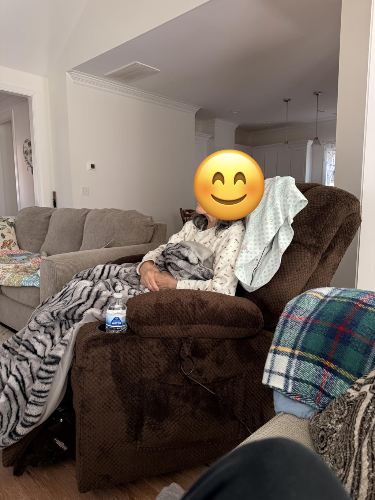 MCombo Dual Motor Power Lift Recliner Chair for Elderly, Massage Heat 7890 | Zero Gravity Lift Chair, Infinite Position, Lay Flat, USB Ports, Cup Holders, FSC, OEKO-TEX, Fabric (Medium, Mocha) customer photo 1