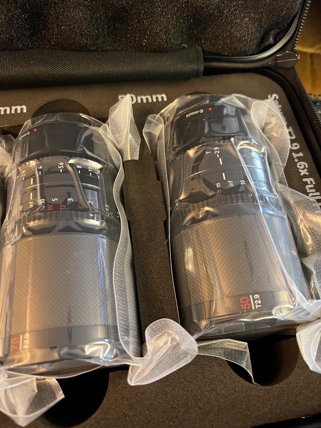 SIRUI Saturn 35mm T2.9 1.6X Full Frame Carbon Fiber Anamorphic Lens, Cine Lens for E Mount Cameras, 418g (Neutral Flare) customer photo 2
