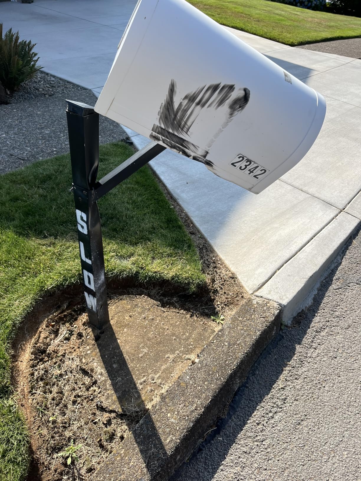 Architectural Mailboxes Reliant Secure Locking USPS Approved Heavy Duty Steel Metal Post Mounted Mail Box for Outside, White, Large customer photo 1