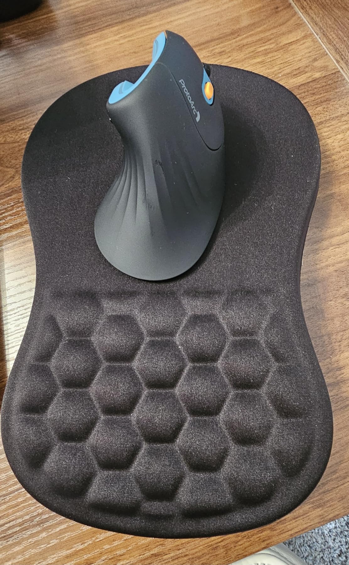 Hokafenle Ergonomic Mouse Pad Wrist Support with Massage Design, Wrist Rest Pain Relief Mousepad with Memory Foam & Non-Slip PU Base, Mouse Pads for Wireless Mouse & Desk (12x8 inch, Black) customer photo 1