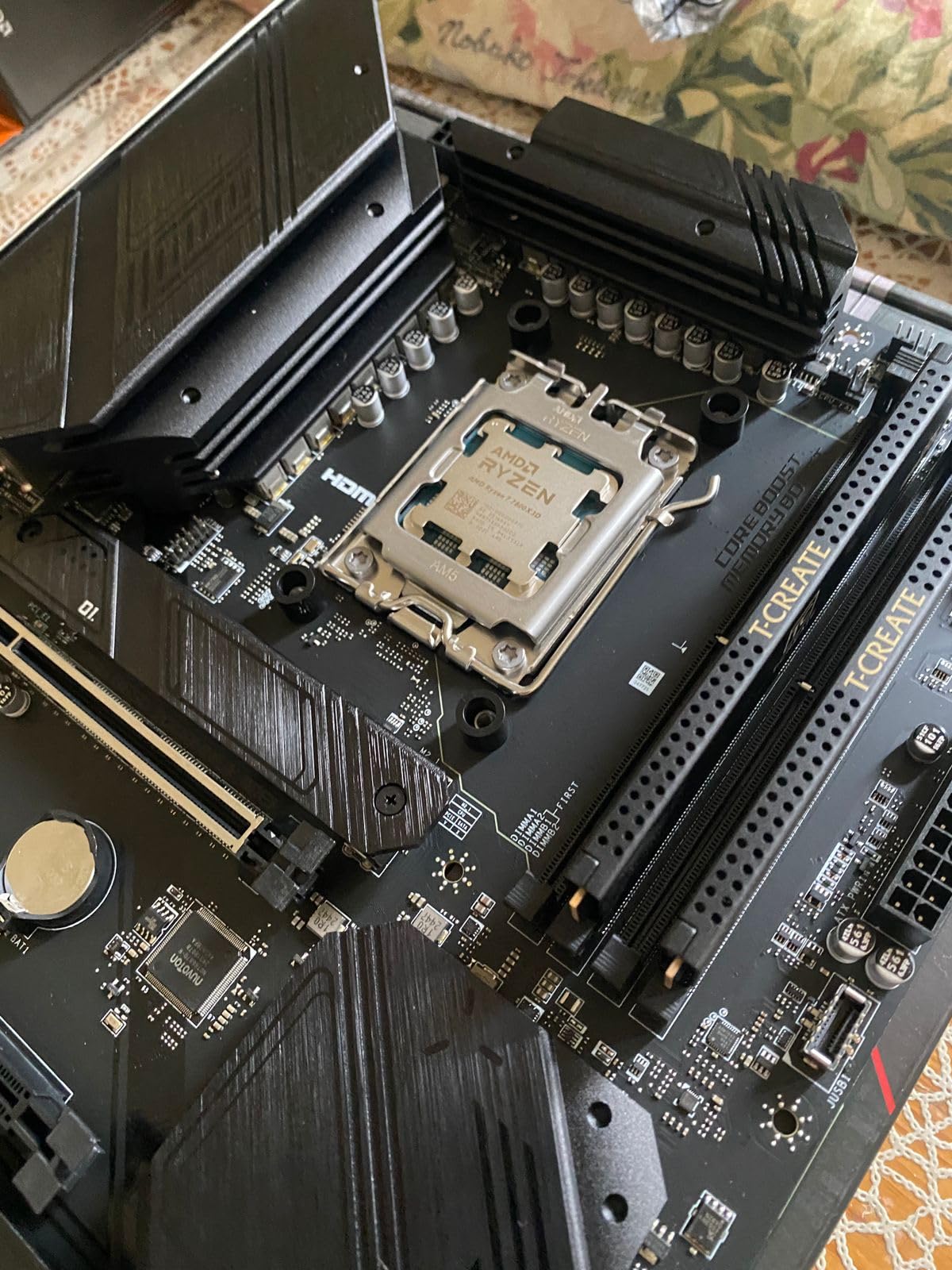 AMD Ryzen 7 7800X3D 8-Core, 16-Thread Desktop Processor customer photo 1