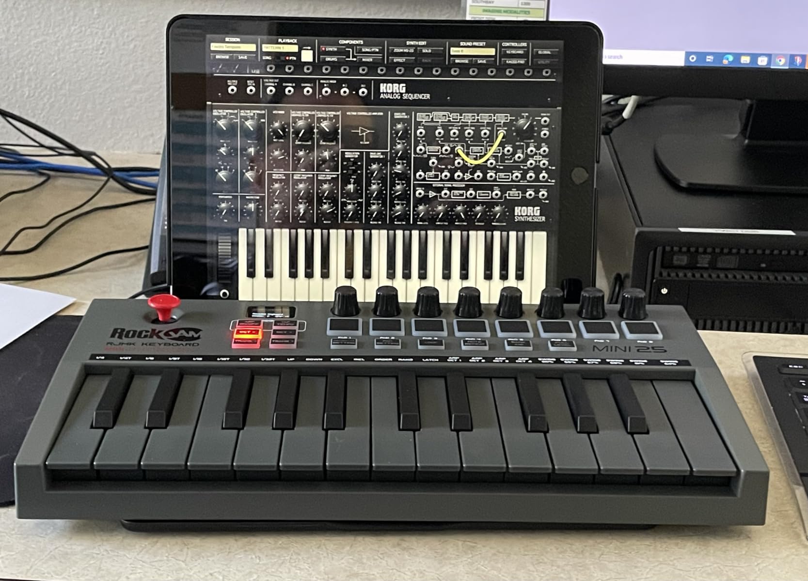 RockJam 88-Key Digital Piano with Semi-Weighted Keys, Lessons & Keynote Stickers. customer photo 2