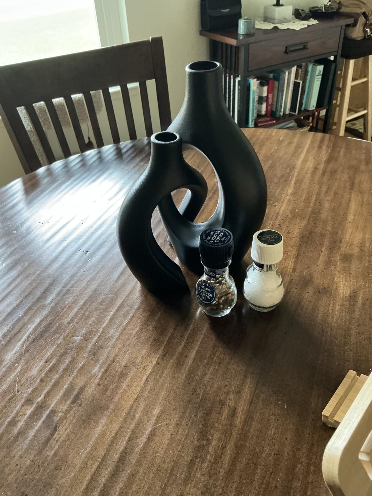 Snuggle Hollow Ceramic Vase Set of 2, Nordic Modern Boho Style Decorative Ceramic Aesthetic Flower Vase Customer Review Snuggle Hollow Ceramic Vase Set of 2, Nordic Modern Boho Style Decorative Ceramic Aesthetic Flower Vase - Customer Photo 1
