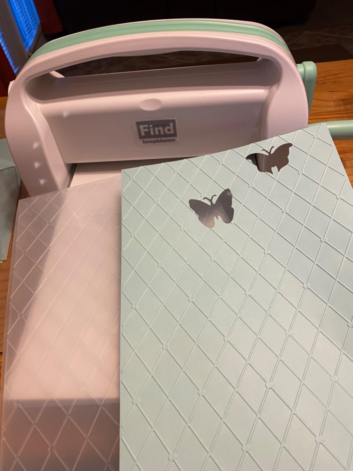 9 inch Opening Die Cutting Machine for Card Making, Foldable A4 Die Cut and Embossing Machine Complete Set for Scrapbooking，DIY Paper Craft (Gift Box) customer photo 1