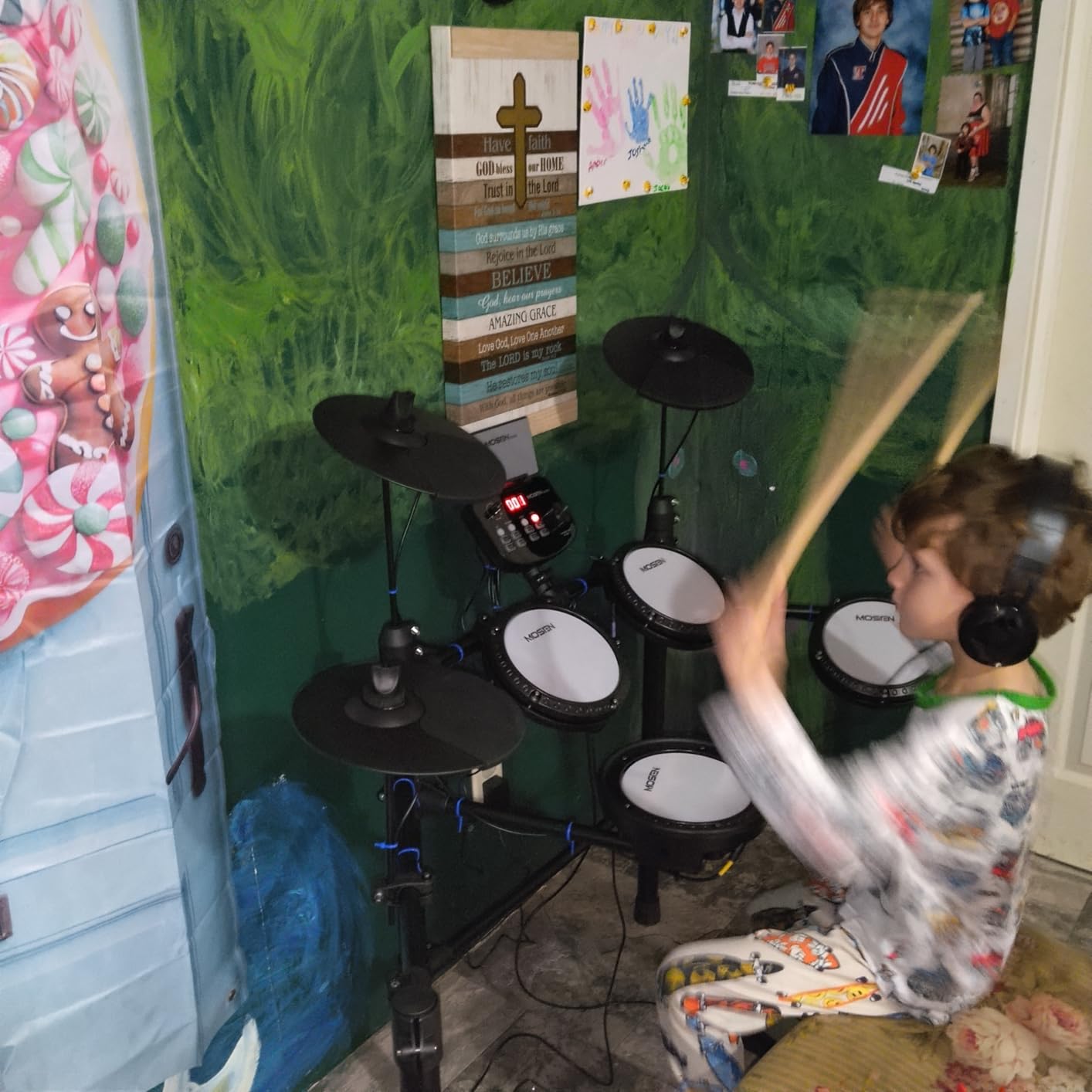 MOSEN Electric Drum Set with 4 Quiet Mesh Drum Pads, Cymbals, Sticks, Headphones, USB MIDI, Kick Pedal, 195+ Sounds and 25 Drum Kits for Beginner MED-X3 customer photo 1