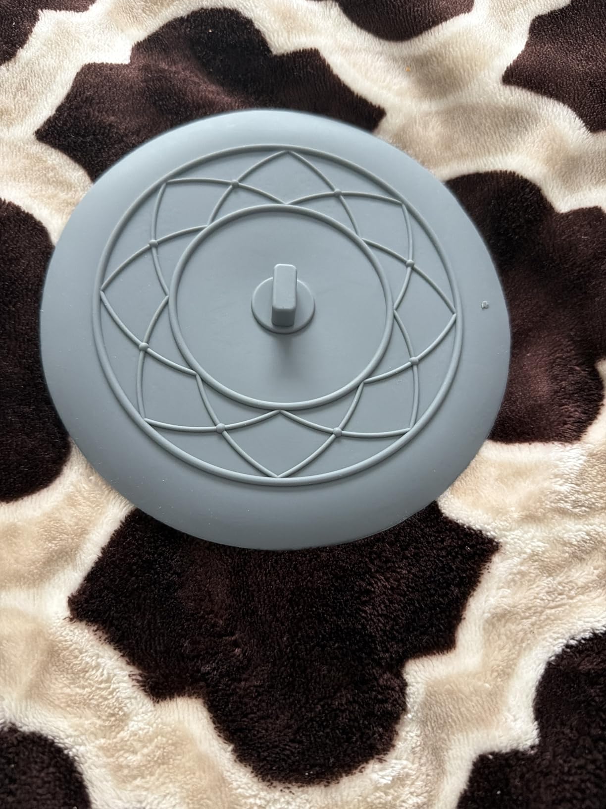 Tub Stopper 2PCS,Bathtub Drain Stopper,6 inches Bathtub Tub Drain Cover Stopper,Silicone Drain Plug Plug,Kitchen Bathroom Hair Water Shower Stopper,Large Bathroom Laundry Accessories (Grey/White) customer photo 2