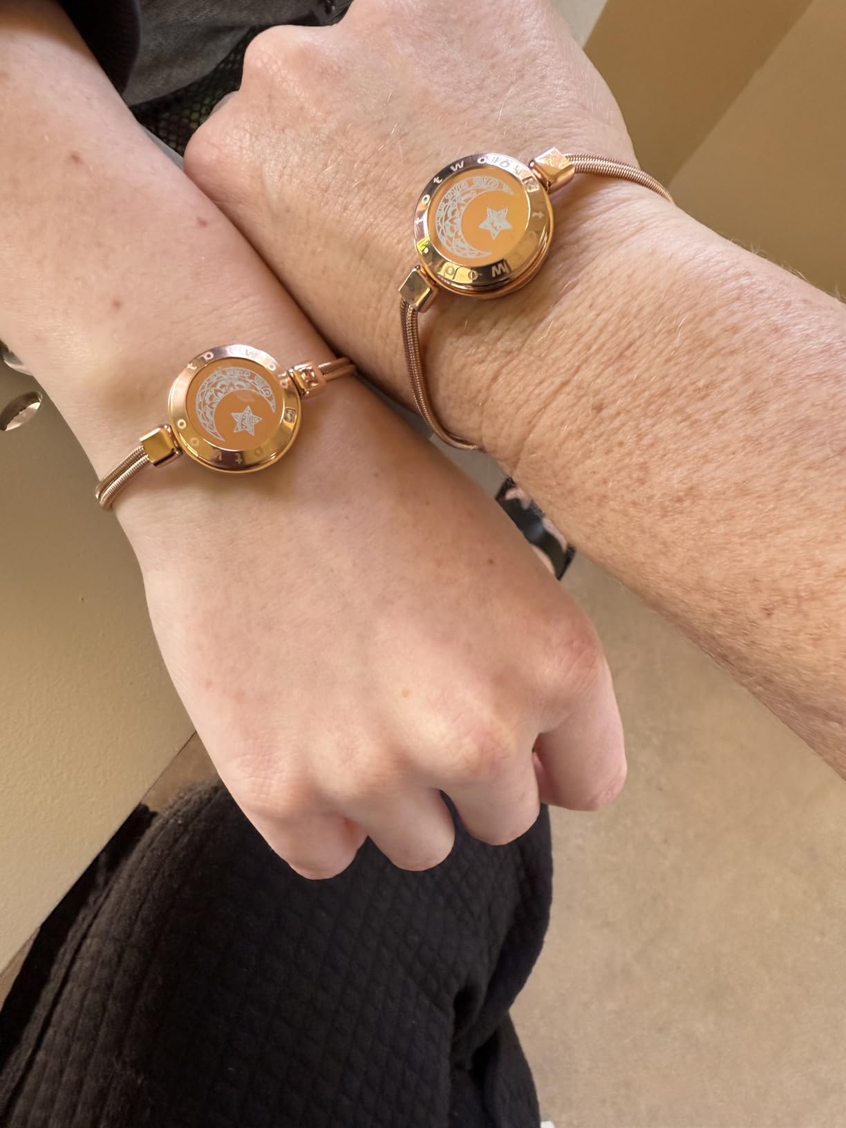 TOTWOO Long Distance Touch Bracelets for Couples, Smart Light & Vibration Love Jewelry, Long Distance Valentines Day Gifts for Him Her Women Men, One-to-One Bluetooth Pairing via App - Customer Photo 2