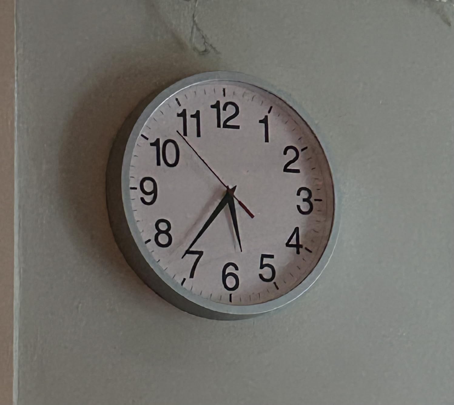 Atomic Wall Clock, Modern 10 Inch Battery Operated Wall Clocks, Analog Clock for Living Room, Office, Home, Bedroom, Kitchen, Bathroom(Black) customer photo 2
