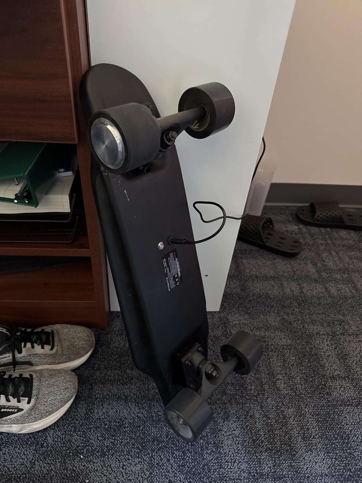M8 Electric Skateboard with Remote, 15Mph Top Speed,9Miles Range,400 Hub-Motor, Skateboard for Adults & Teens customer photo 2