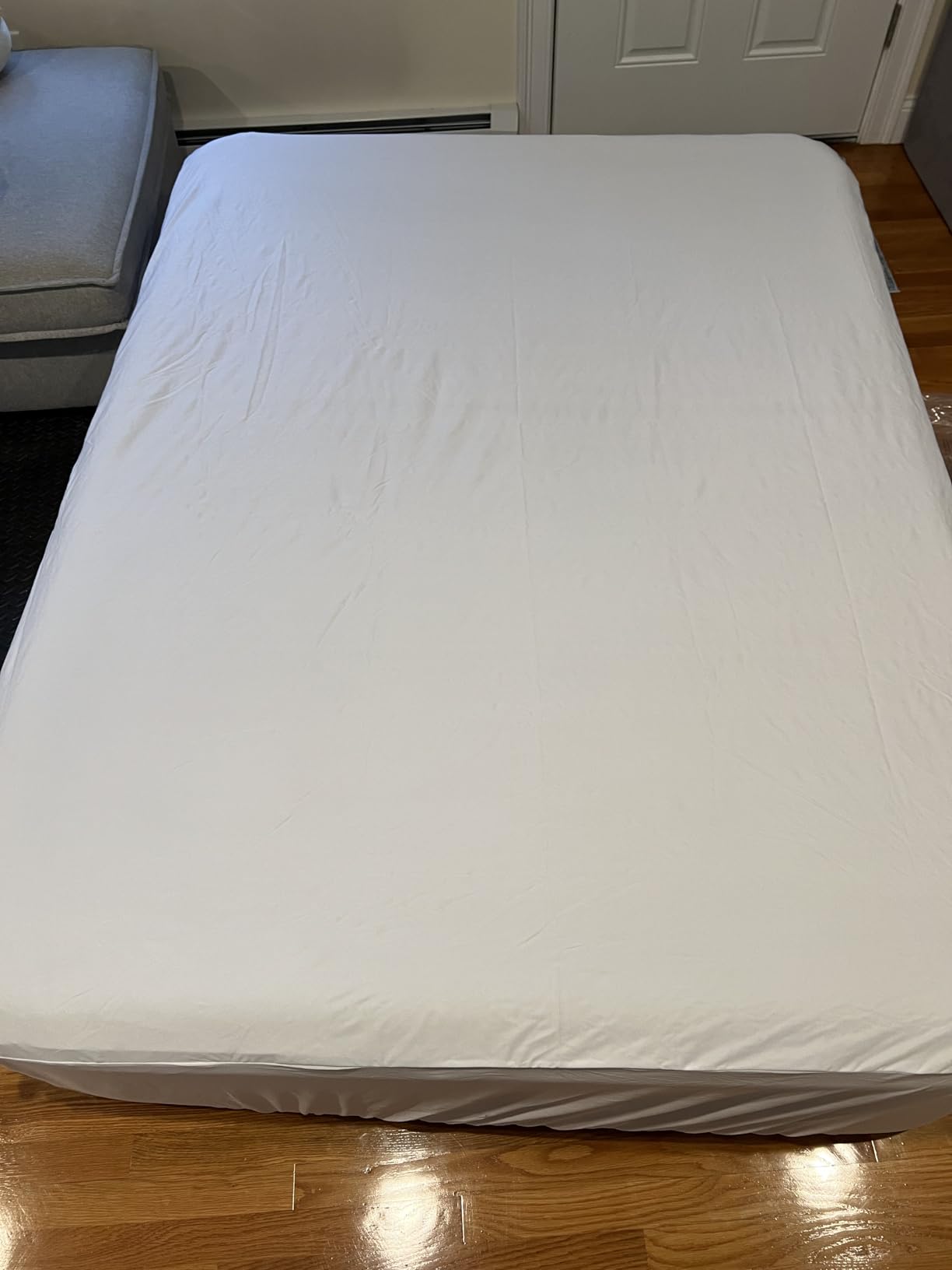 Amazon Basics Waterproof Mattress Protector, Queen, White customer photo 1